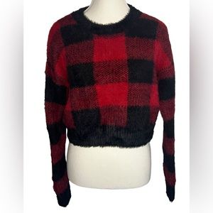 SO brande red & black buffalo check fuzzy cropped SOFT sweater Size Small ♥️